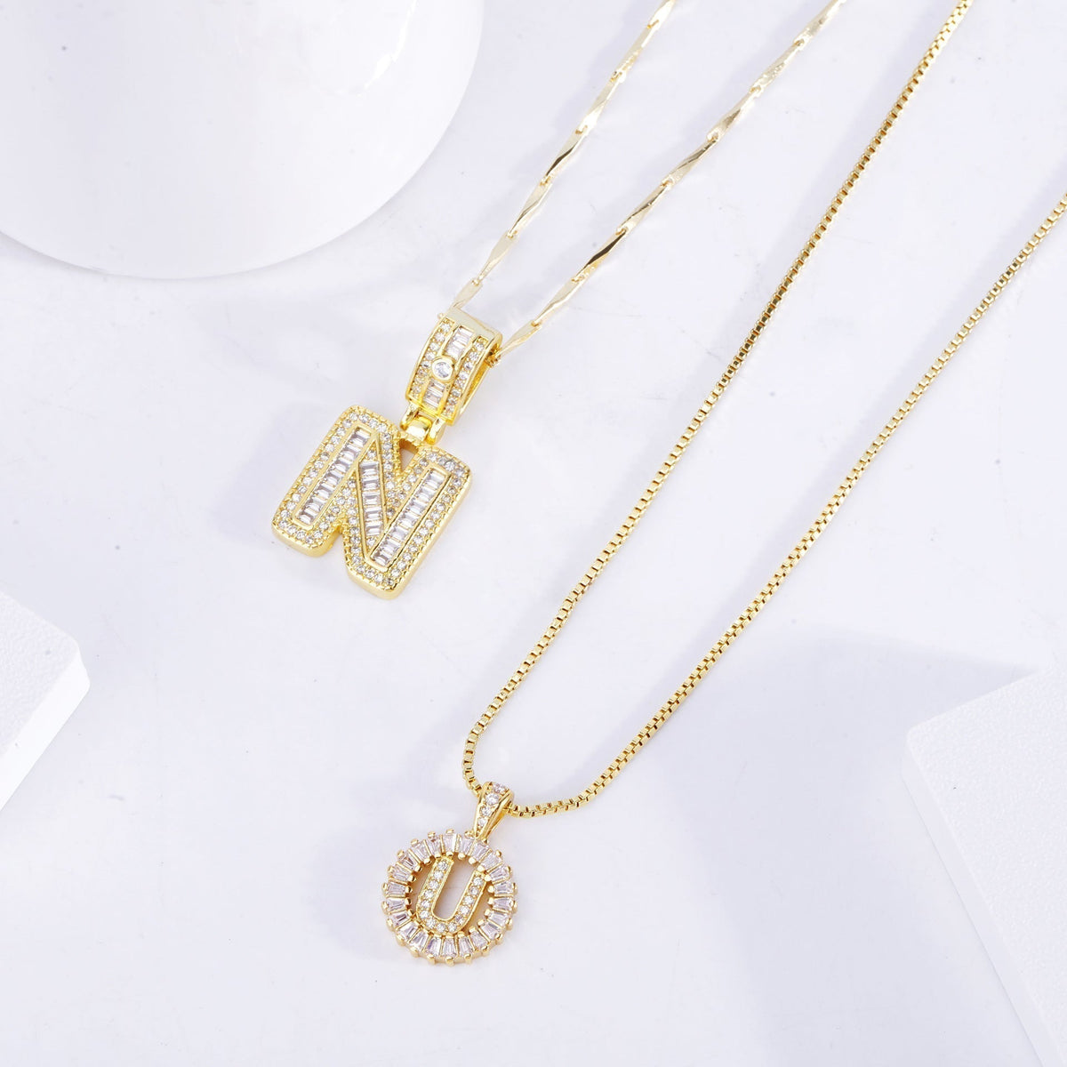 Conjunto de Collares con Inicial en Moissanita — Elegancia Personalizada
